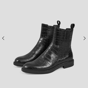 Vagabond Amina leather croc embossed chelsea boots. EUC. Worn twice. EU39.